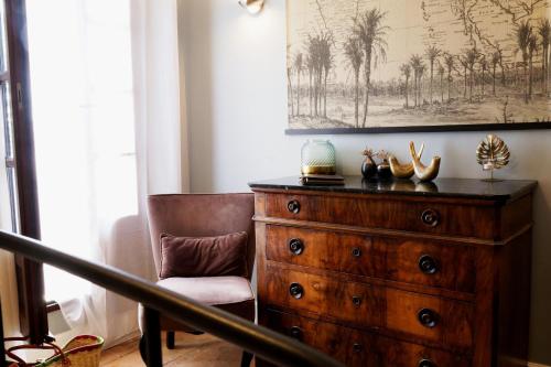 Posezení v ubytování Maison Dix Chambres d'hôtes et Espace SPA Bien être