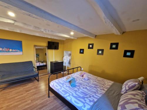 a bedroom with a bed and a yellow wall at Bonjoia Apartments in Porto