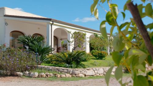 a house with a garden in front of it at Delle Rose, Hotel & Horse Riding in Torre Vado