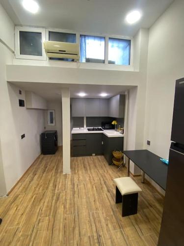Kuchyň nebo kuchyňský kout v ubytování SUPER LOCATION Low-cost flat