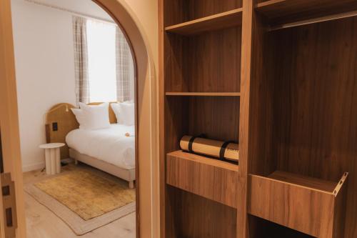 Postel nebo postele na pokoji v ubytování Hotel Saint Julien