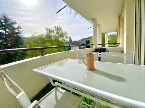 Photo de la galerie de l'établissement Superbe 2 Pièces Confort, Terrasse, Parking Privé, Proche Lac et Centre d'Annecy - FR-1-432-73, à Annecy