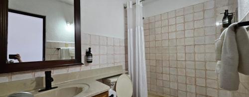 Ein Badezimmer in der Unterkunft Selva Boutique Hotel - Luquillo Oceanfront Retreat - Adults Only