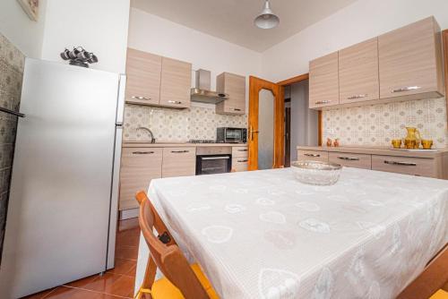 Η κουζίνα ή μικρή κουζίνα στο The flats in villa