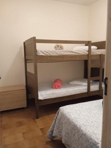 a room with two bunk beds with a hat on them at Varanda Hospedaria - SP Expo Hospedagem in Sao Paulo