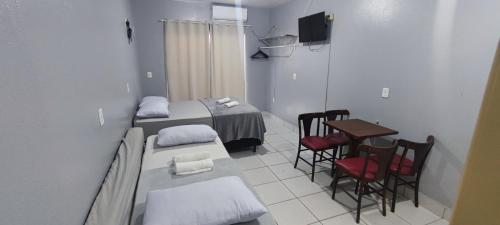 Katil atau katil-katil dalam bilik di ZZZ BRUNO KLEMTZ - Residencial Recanto dos Pássaros Estúdio até 4 pessoas com ar Split wifi coz vaga
