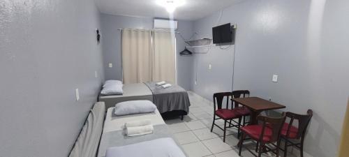 Katil atau katil-katil dalam bilik di ZZZ BRUNO KLEMTZ - Residencial Recanto dos Pássaros Estúdio até 4 pessoas com ar Split wifi coz vaga