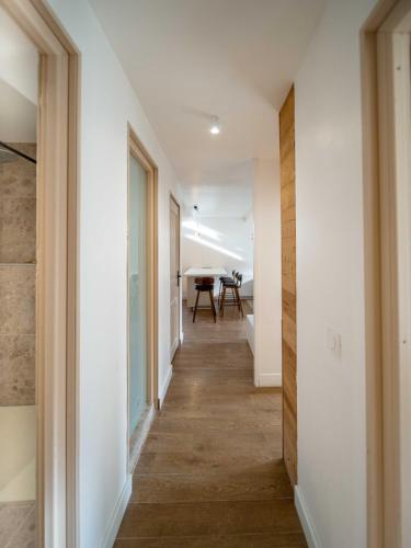 a hallway leading to a dining room with a table at Appartement Lumineux Bourg Saint Maurice in Bourg-Saint-Maurice