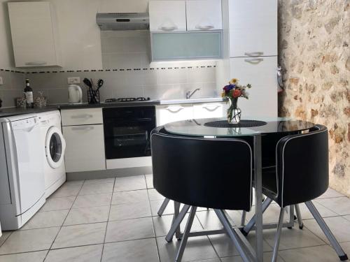 Η κουζίνα ή μικρή κουζίνα στο Gite Magic Couples only one level spacious Gite