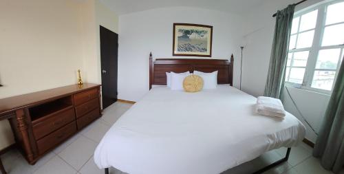 Ein Bett oder Betten in einem Zimmer der Unterkunft Selva Boutique Hotel - Luquillo Oceanfront Retreat - Adults Only