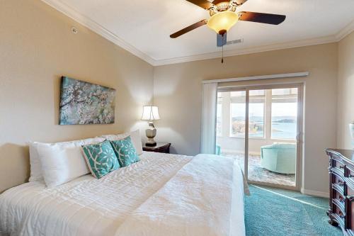 Postel nebo postele na pokoji v ubytování Lake View Lookout