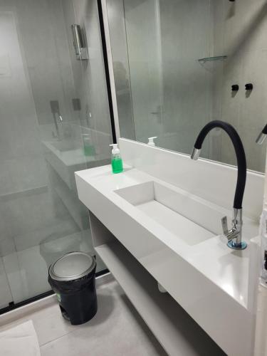 Ένα μπάνιο στο Victory Flat&Hotel