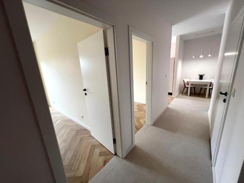 Ένα ή περισσότερα κρεβάτια σε δωμάτιο στο Apartament Aleja Uroczysko