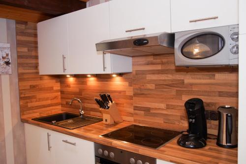 Кухня или мини-кухня в Henneglück2 mit Kamin und Sauna!
