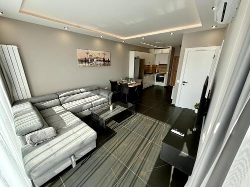 AveNew Luxury Apartment 2