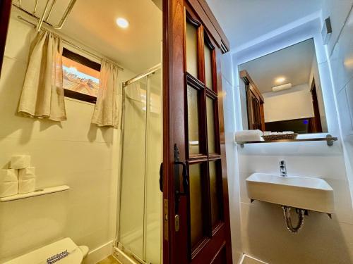 a bathroom with a sink and a shower at La Buhardilla del Refugio - Ideal for hikers, senderistas in Tejeda