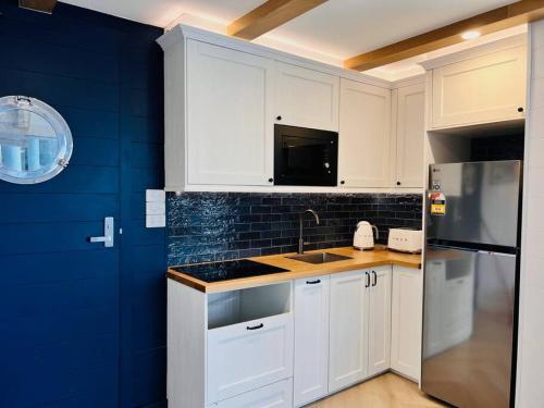Η κουζίνα ή μικρή κουζίνα στο Nautical living in Manly