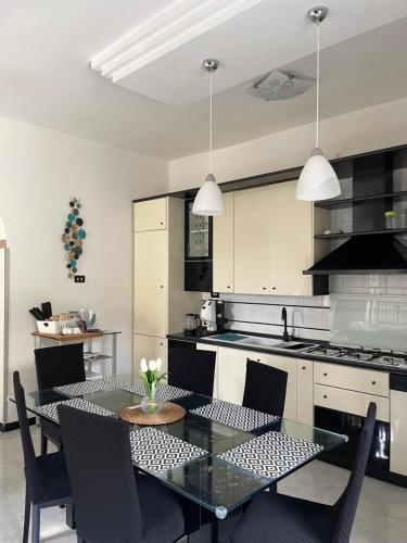 Η κουζίνα ή μικρή κουζίνα στο Josephine House