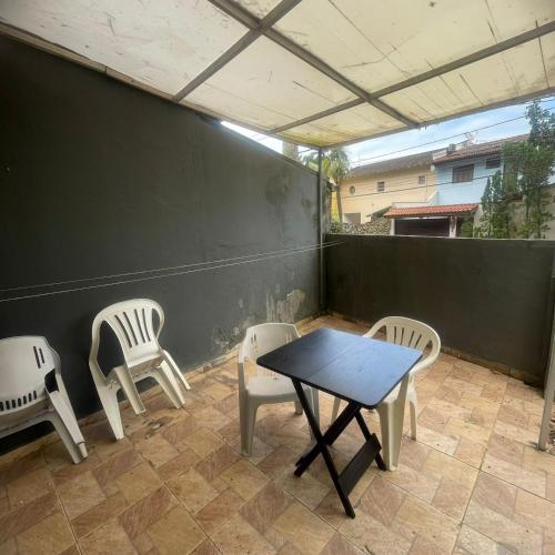 a table and chairs on a patio with a table and chairs at Solaris do Una in São Sebastião