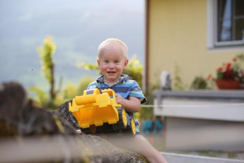 Děti v ubytování Bio-Bauernhof Einberghof