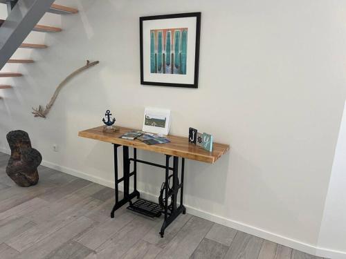 a room with a desk with a laptop on a wall at Miramar in Ribeira Grande