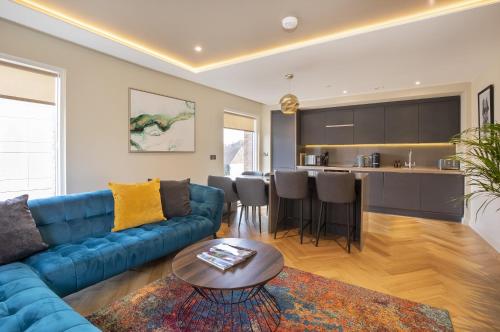 a living room with a blue couch and a table at York Central No 1, within the city walls, free parking in York