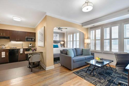 a living room with a couch and a kitchen at Best Western Plus Hawthorne Terrace Hotel in Chicago
