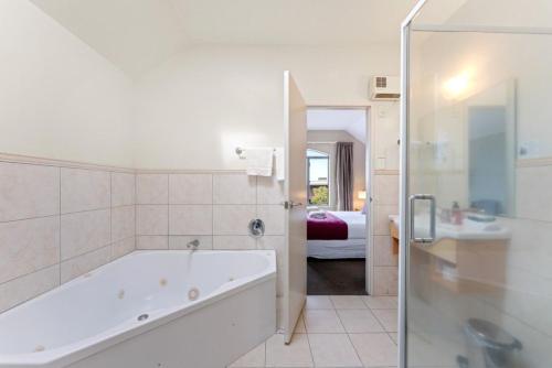 Phòng tắm tại Heart of Taupo - Apartment - By Town & Lake