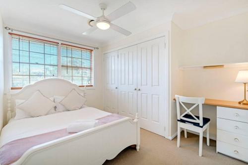 Ένα ή περισσότερα κρεβάτια σε δωμάτιο στο Sunny 5BR House with Private Pool in Carlingford