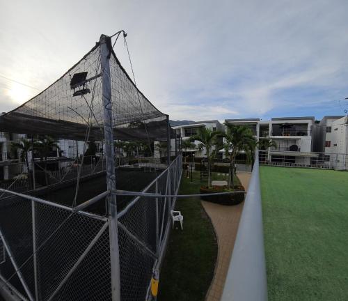 a view of a tennis court with a net at Apartasol Ciudadela Santa Fé "El Refugio" in Santa Fe de Antioquia