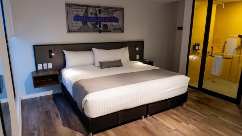 a bedroom with a large bed and a bathroom at ALT URBANA in León