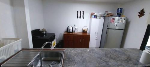 Una cocina o cocineta en Hotel de conveniencia Travesía urbana
