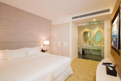 Ένα ή περισσότερα κρεβάτια σε δωμάτιο στο Diamond Bay Hotel