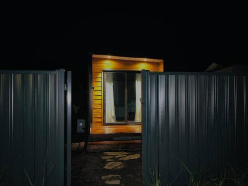 Foto sihtkohas Cromwell asuva majutusasutuse Lakeside Tiny Home galeriist