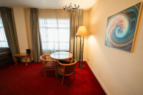 Ruang duduk di Kindi Suite Hotel