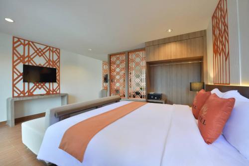 Ένα ή περισσότερα κρεβάτια σε δωμάτιο στο Kastel Pattaya Hotel