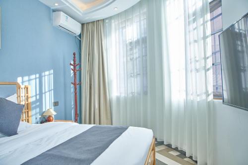 Ένα ή περισσότερα κρεβάτια σε δωμάτιο στο Lijiang Joland Guest House