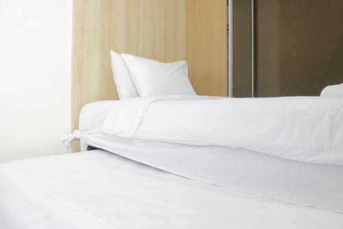 Ένα ή περισσότερα κρεβάτια σε δωμάτιο στο Appropriate Studio Apartment at Easton Park Residence Jatinangor near IPDN By Travelio