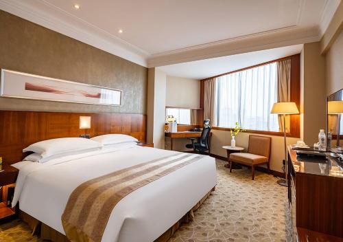 Postel nebo postele na pokoji v ubytování San Want Hotel Shanghai
