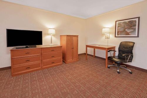 Télévision ou salle de divertissement dans l'établissement La Quinta by Wyndham Salt Lake City - Layton