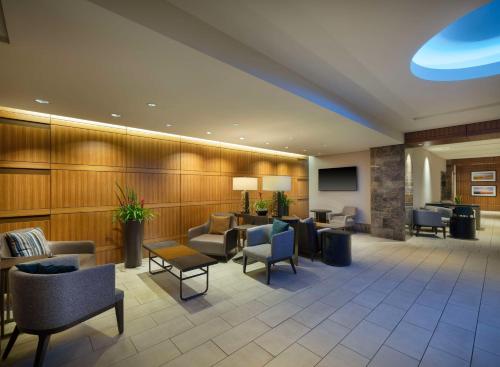 Hilton Indianapolis Hotel & Suites Image