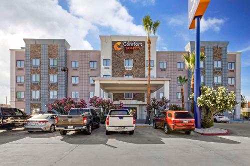 a hotel with cars parked in a parking lot at Comfort Suites Laredo - Nuevo Laredo in Laredo