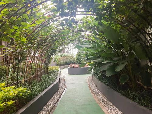 Fotografie z fotogalerie ubytování New and Luxury Studio at Casa De Parco Apartment By Travelio v destinaci Tangerang