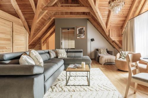a living room with a couch and a table at Apres Ski Bachleda - LoftAffair Collection in Zakopane