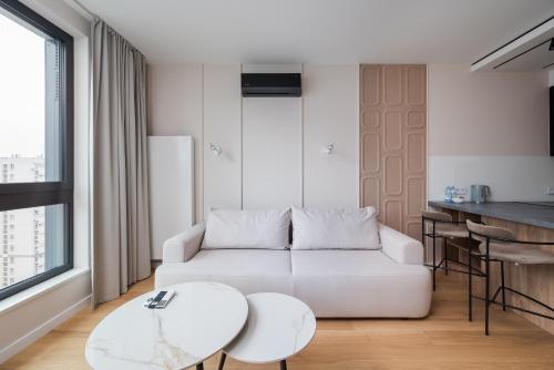 Foto Grzybowska 13th Floor Glamour Apartment by BookingHost 1