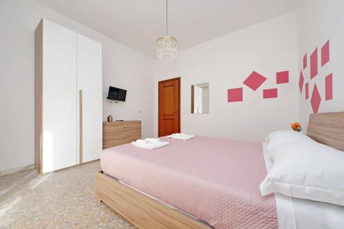 Golden Apartment