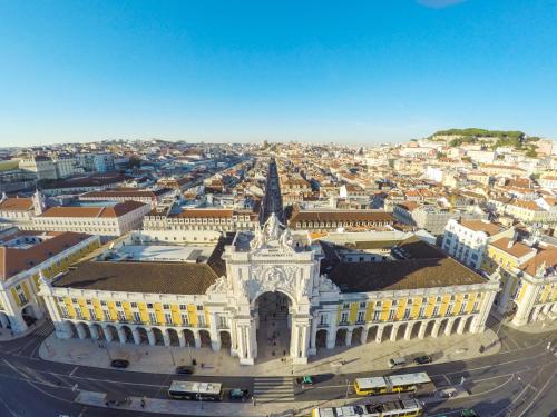 an aerial view of a building in a city at Hotel Duas Nações in Lisbon