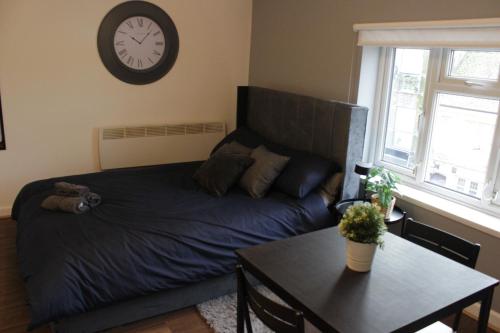 Ruang duduk di Superb Studio Flats in City Centre