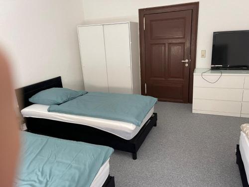 Postel nebo postele na pokoji v ubytování Ferienwohnung Unterkunft Barleben 3 Personen
