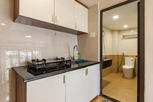 Kuchyň nebo kuchyňský kout v ubytování Phương Trinh Hotel